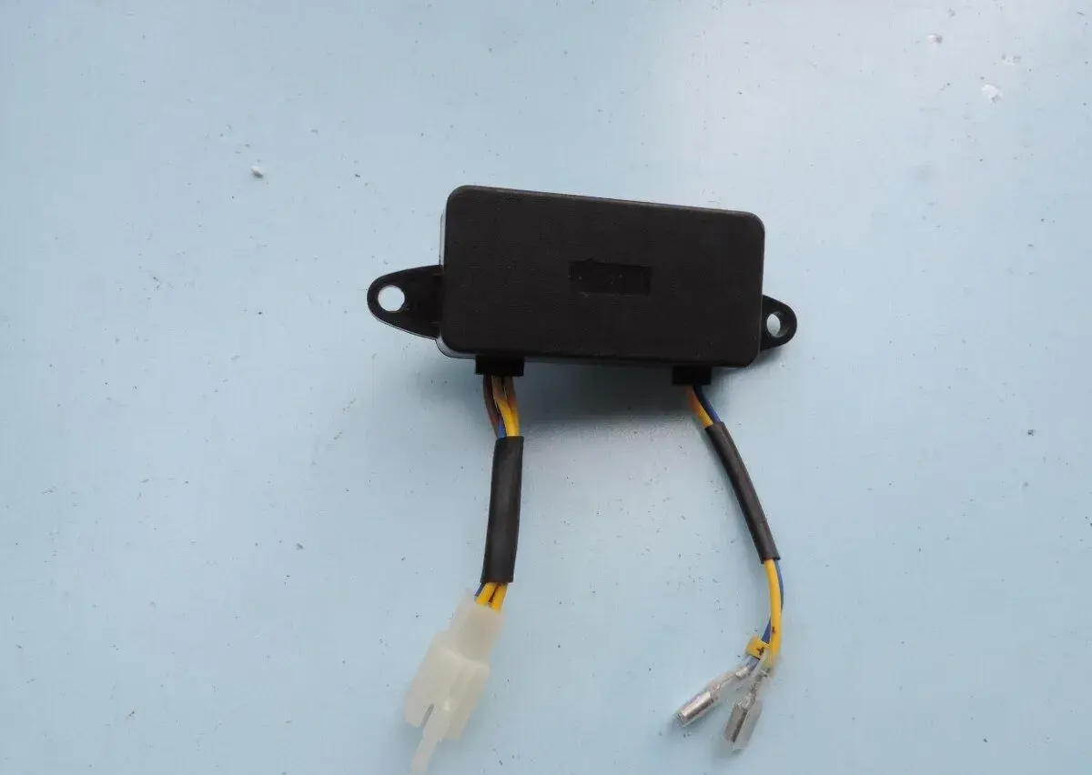 Generátor 220V, 2500/2200W