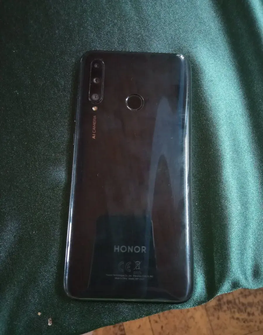 Mobilní telefon honor