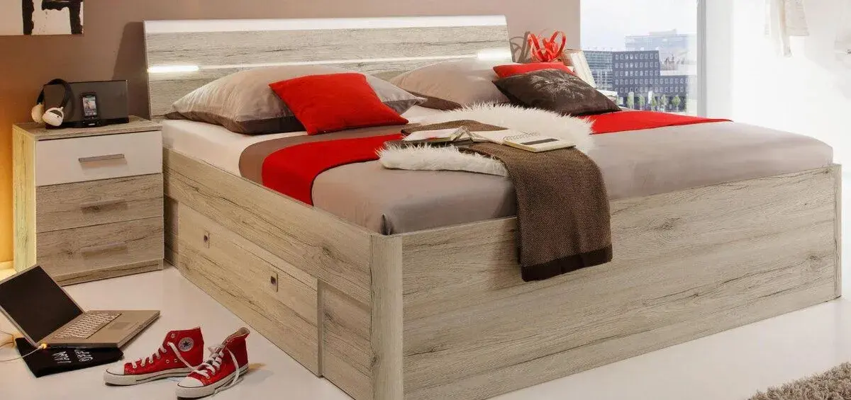 Ložnicový set (manželská postel + noční stolky + skříň)