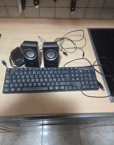 klavesnice , myš , repro