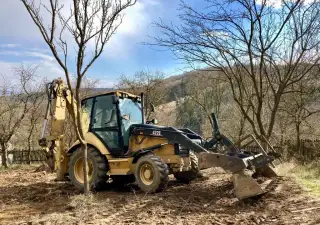 CAT 422E - 4x4 s SPZ - původ ČR