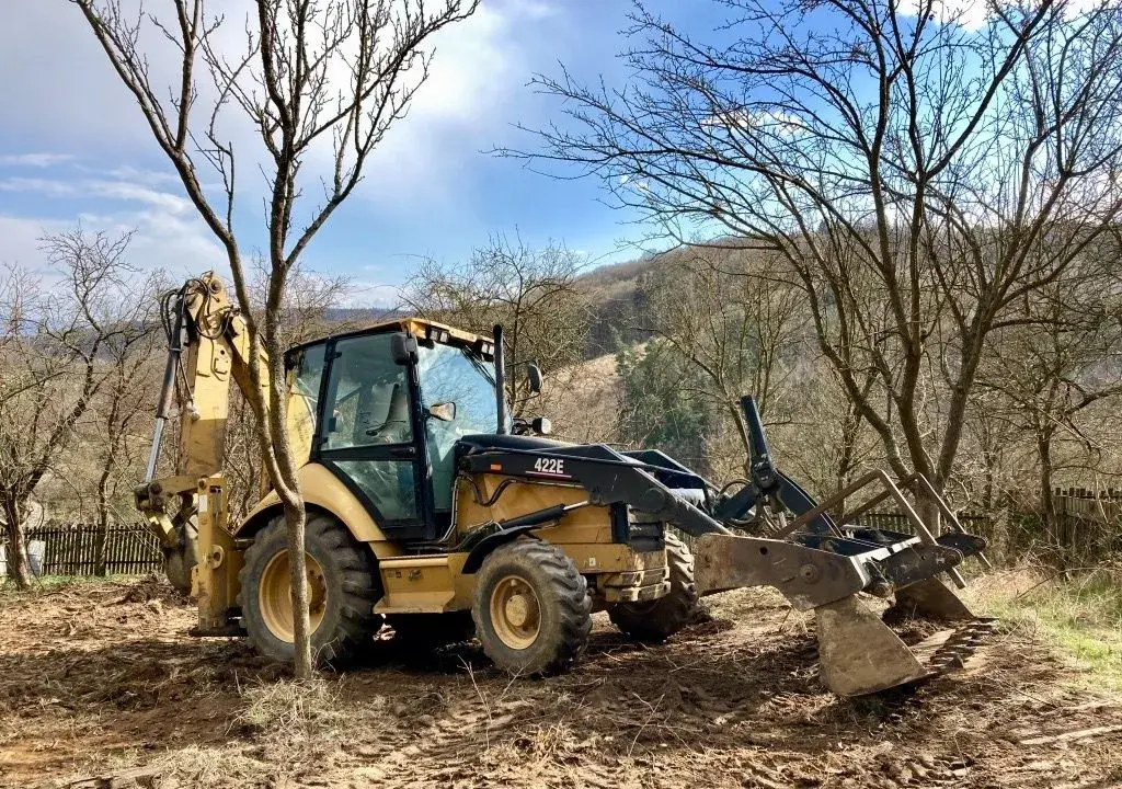 CAT 422E - 4x4 s SPZ - původ ČR