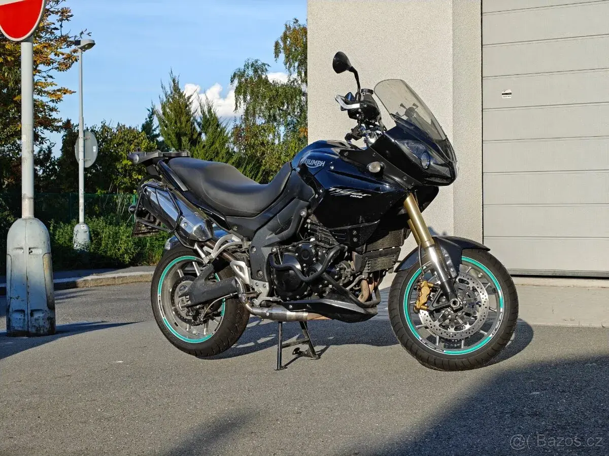 Triumph Tiger 1050, kompletní sada kufrů Givi, padací rám