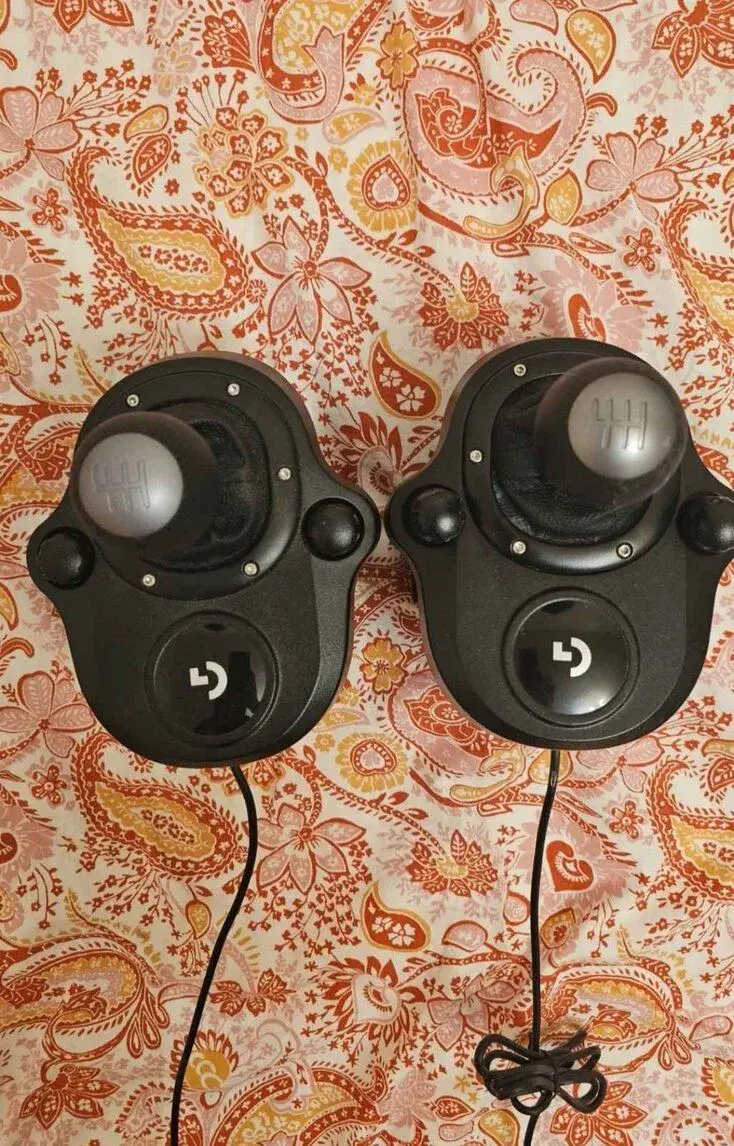 Logitech driving force shifter (řadící páka)