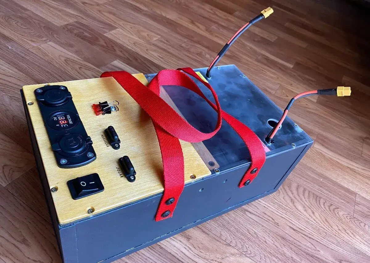 Solární ostrov 28Ah MPPT 100W - powerbanka