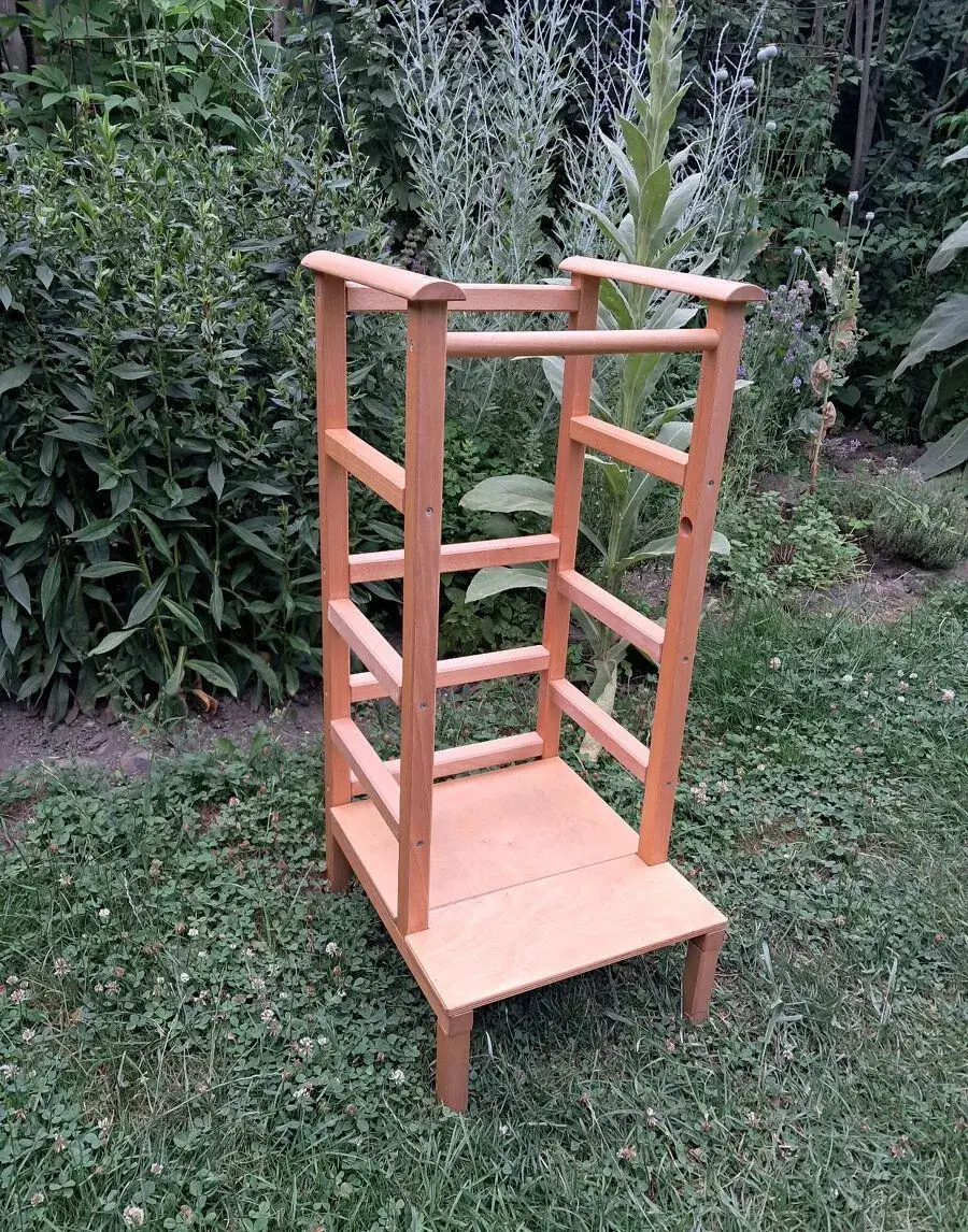 Montessori učící věž z masivního dřeva ve výborném stavu