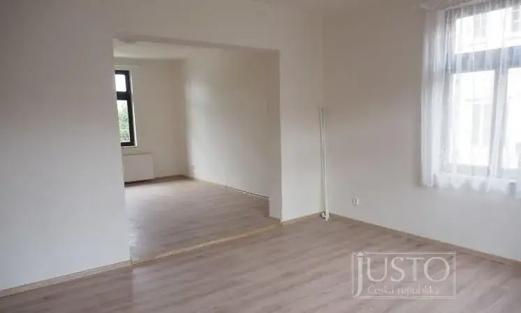 Plovoucí podlaha cca 80 m² – zánovní – Písek