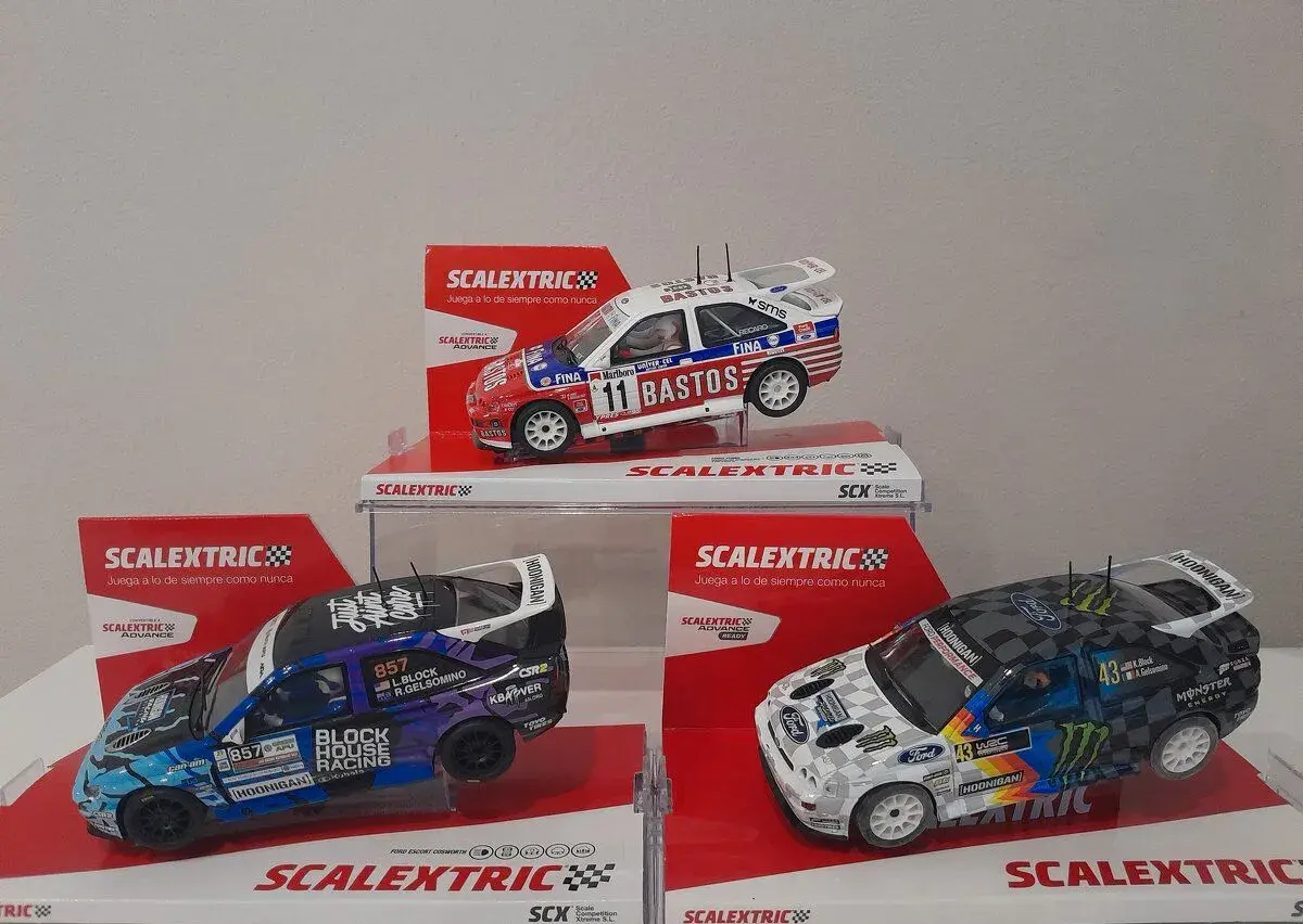 modey na autodráhu FORD COSWORTH RS / SCALEXTRIC-SCX