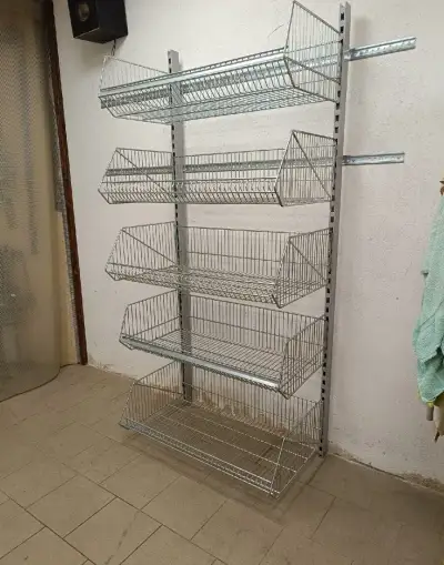 Regál,stojan na zeď, pozinkované drátěné koše