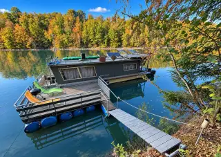 Houseboat 10,5 × 3,4 m + člun + kotvení Slapy
