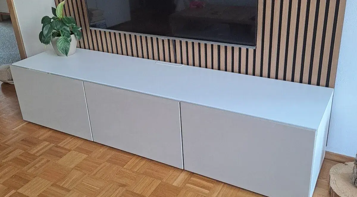 TV stolek / komoda IKEA BESTÅ / SELSVIKEN