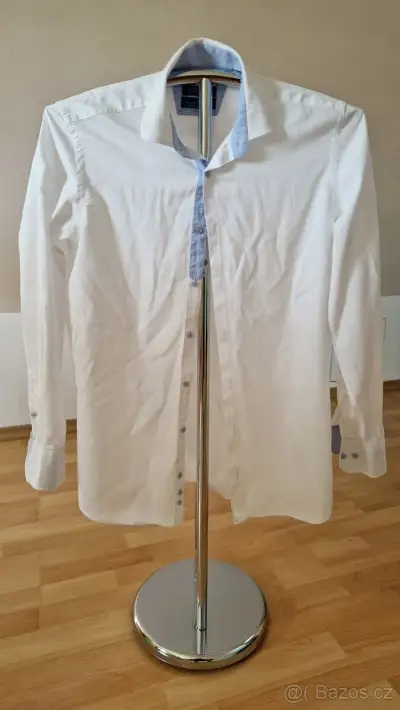 Bílá košile se zdobením