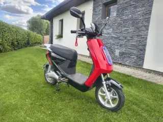 Elektrický skútr RKS R8 (papírově elektrokolo)