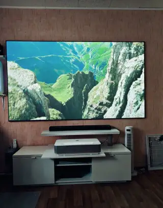 4K Laserová TV: HP BP5000 + 100" rámové plátno Aveli + Goog