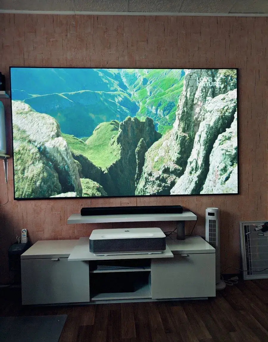 4K Laserová TV: HP BP5000 + 100" rámové plátno Aveli + Goog