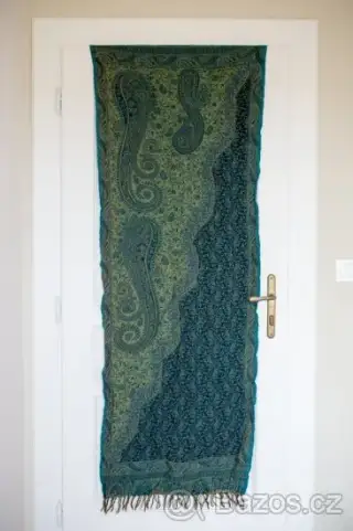 VLNĚNÝ ŠÁTEK KRISCH 100% WOOL
