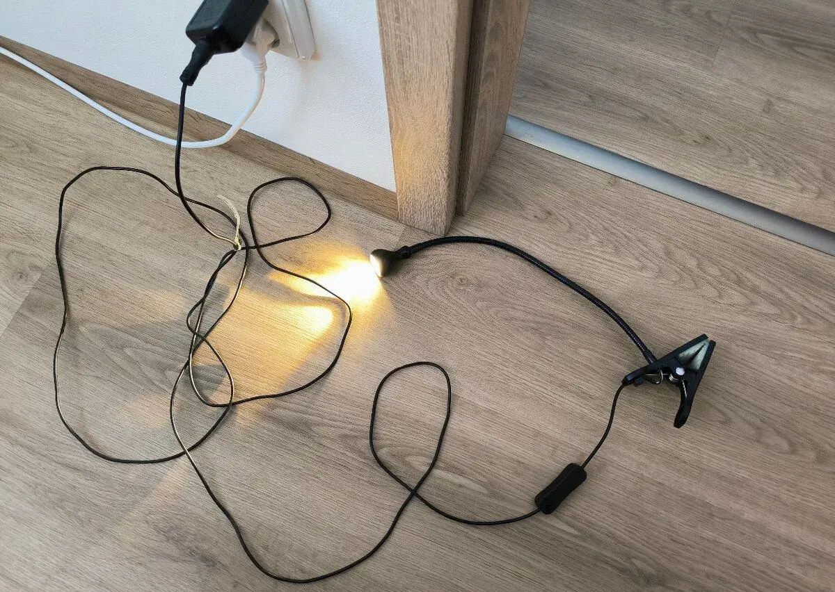 IKEA JANSJÖ LED lampička se skřipcem