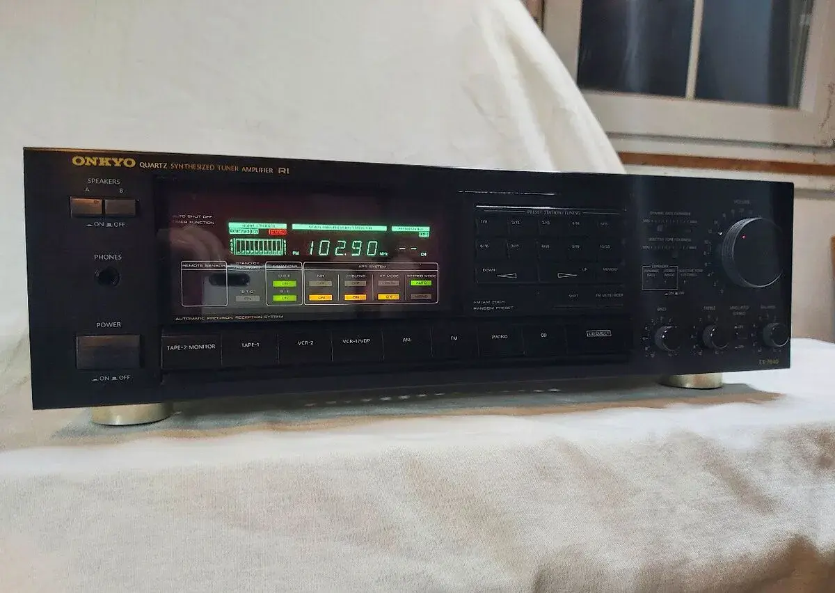 ONKYO - ŠPIČKOVÝ RECEIVER JAPAN 2x105Wat,velmi zachovalý