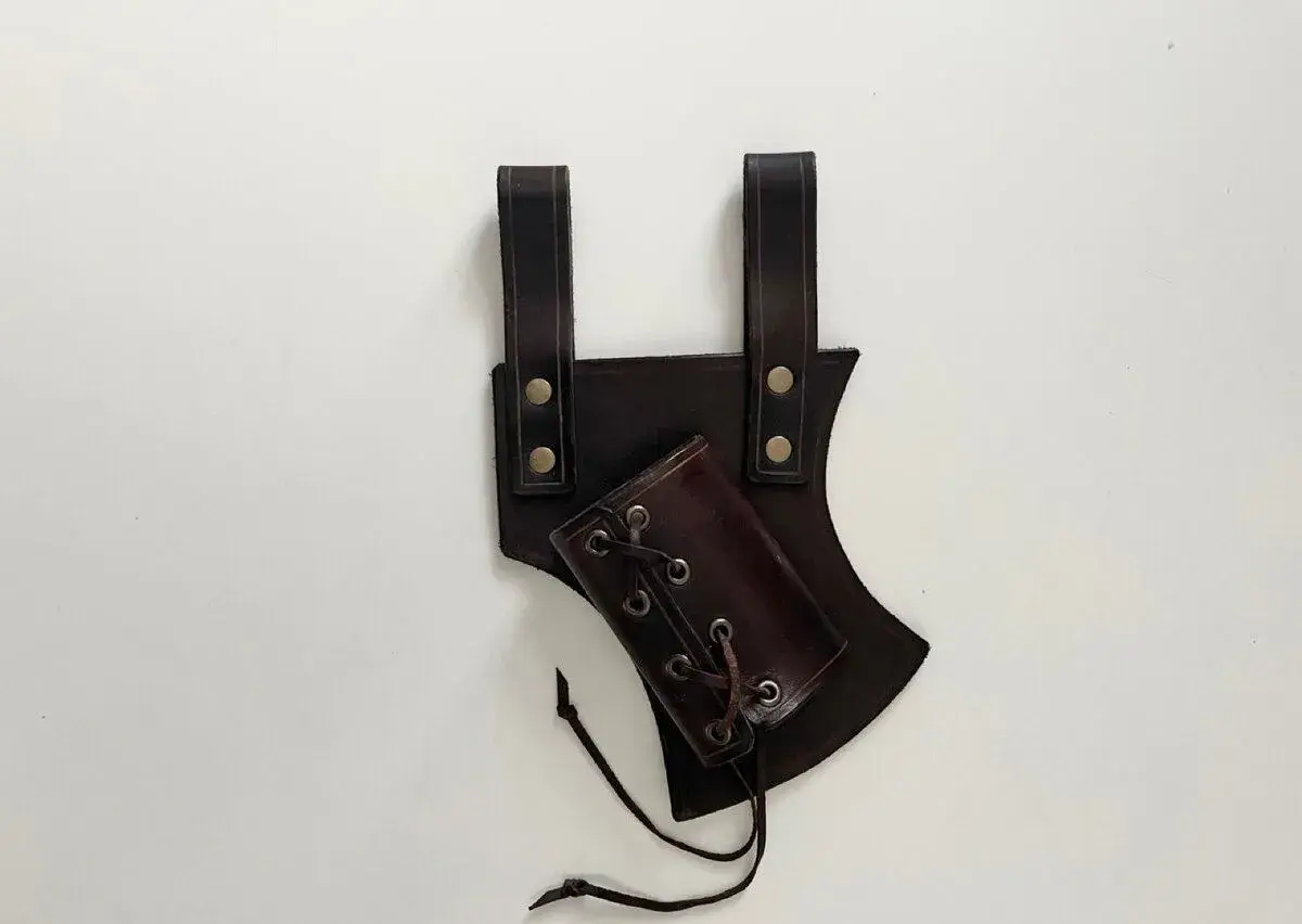 Leather weapon holder/hanger Šermíř (right handed)
