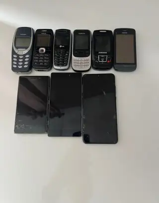 Sbirka 9x telefonu/mobily na ND