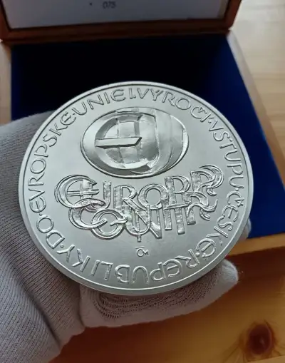1kg čistého stříbra náklad pouze 100ks.