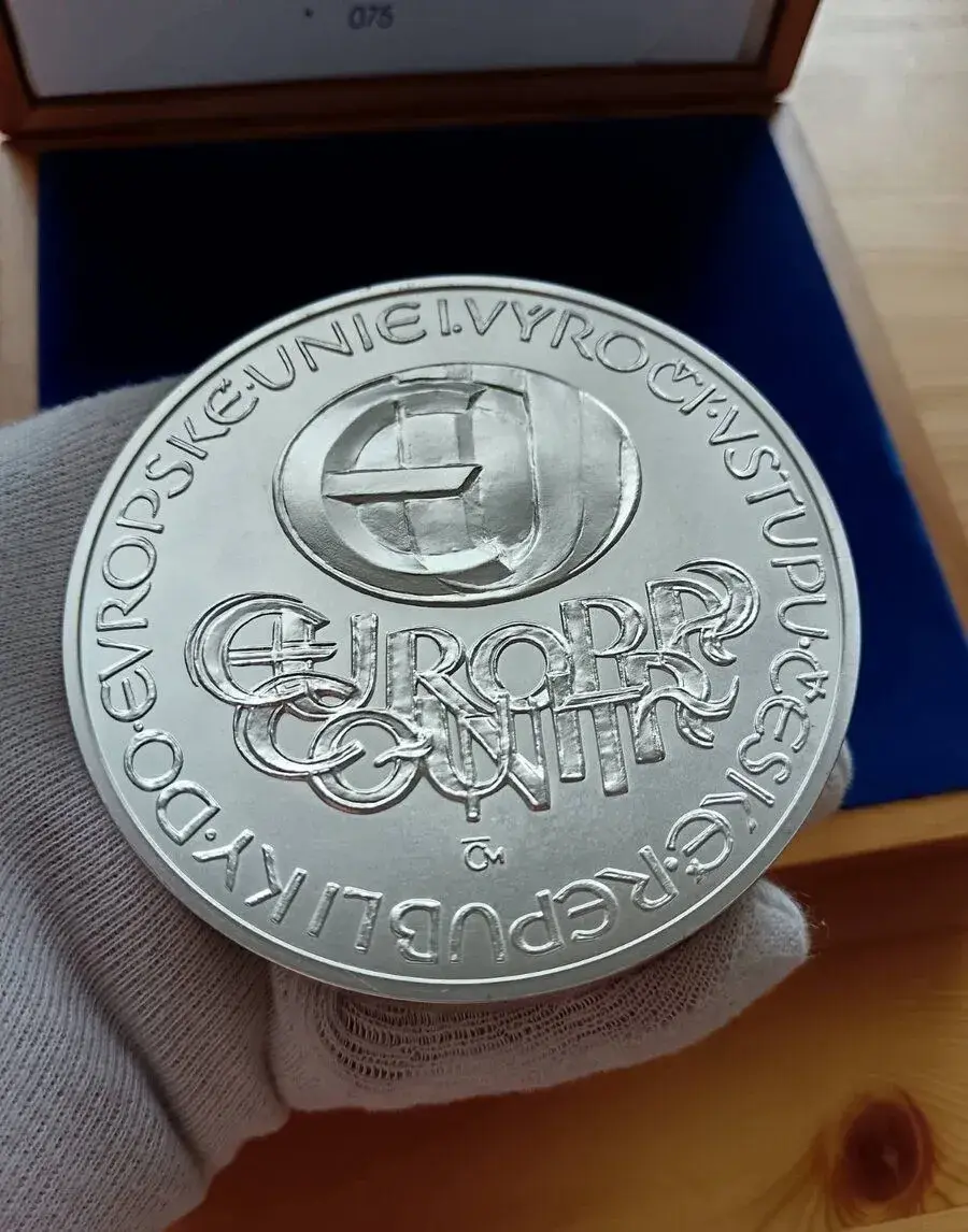 1kg čistého stříbra náklad pouze 100ks.