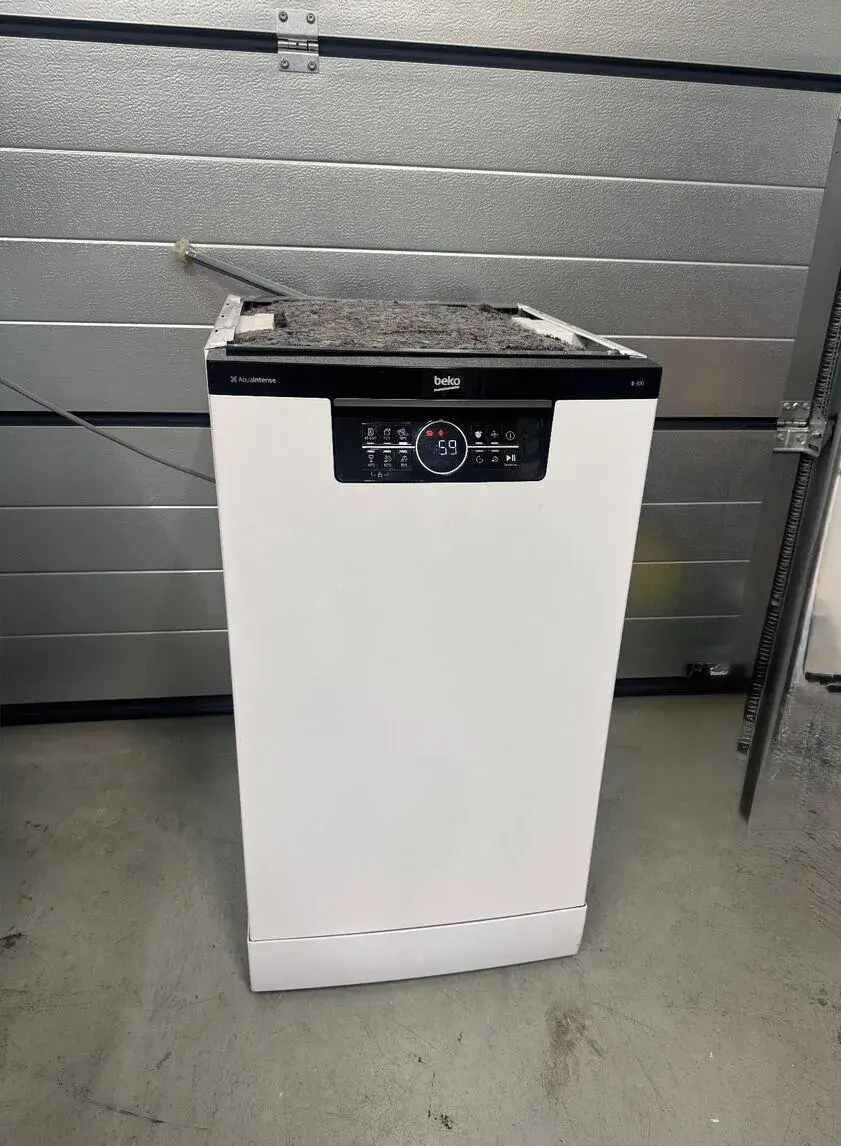 Beko úzká moderní myčka 45cm, 3 koše