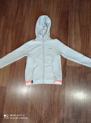 Dívčí mikinu Artengo velikosti na 10/11 let
