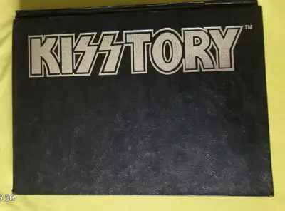 KISS - KISSOLOGY - RARITA limitovaná kniha (výtisk č.385)