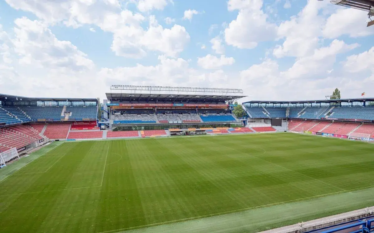 Sparta - Slovácko, protilehlá