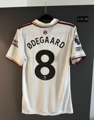 Dres Odegaard