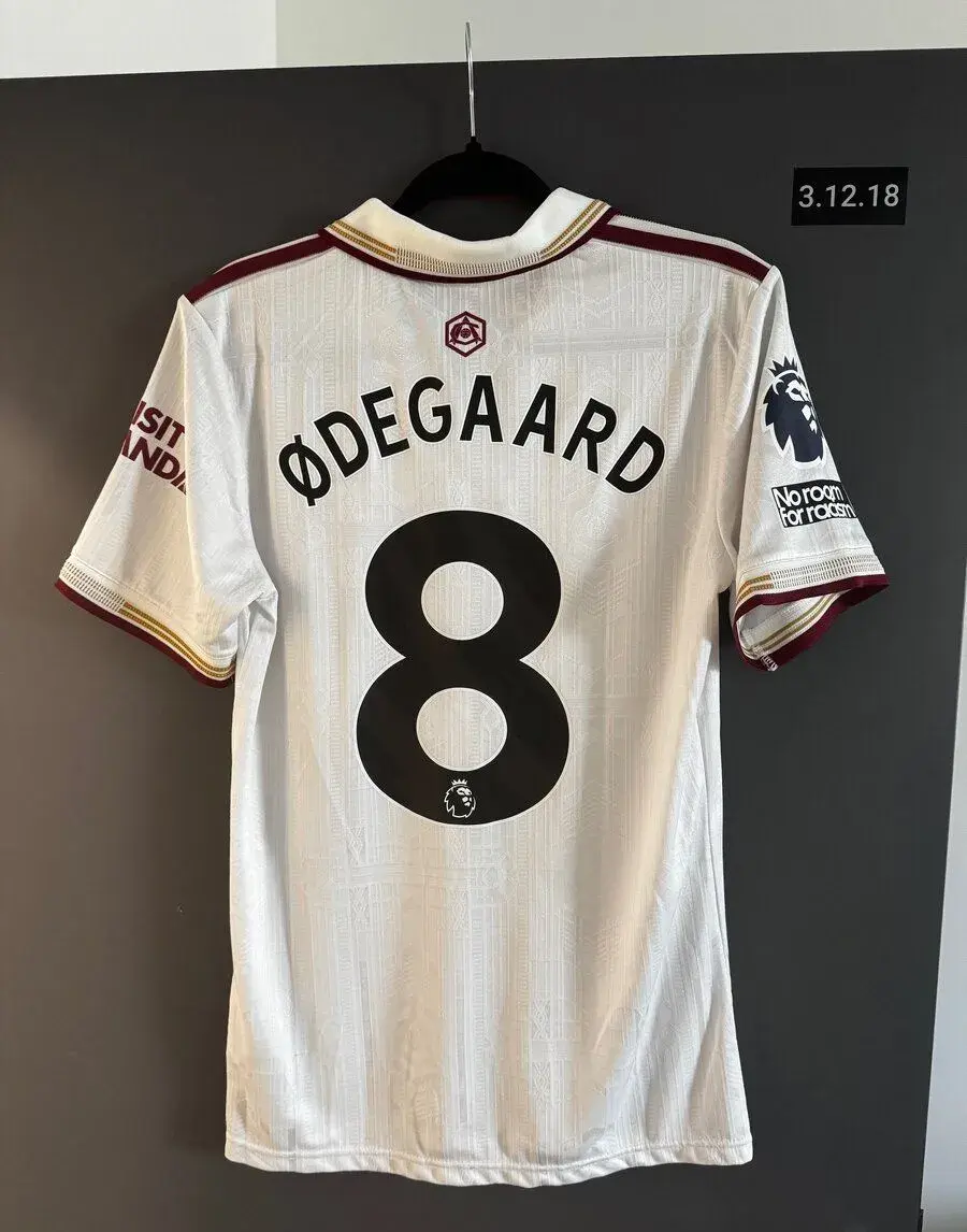 Dres Odegaard