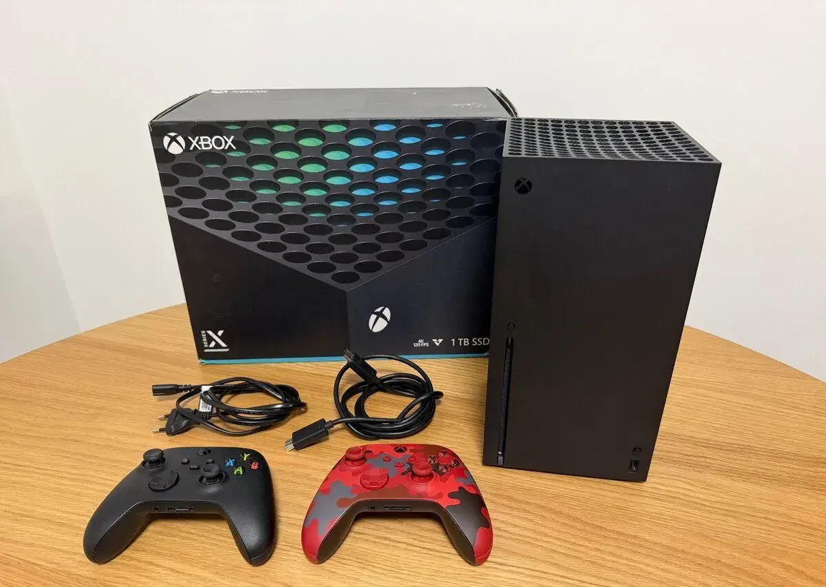 Xbox Series X 1TB + 2 ovladače + originální krabice