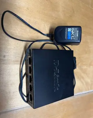 Switch D-Link DGS105 5 Port gigabit switch