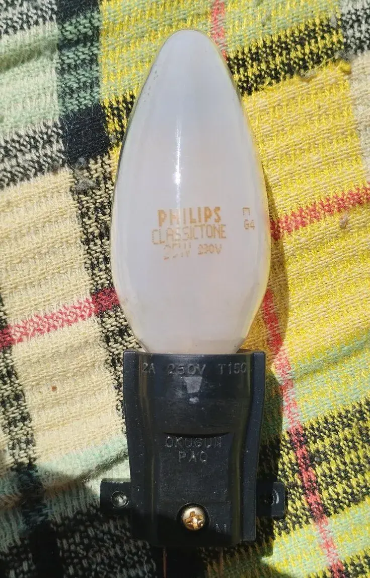 ŽÁROVKA I S PATICÍ PHILIPS 230V/25W/E14