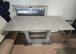 Moderní rozkládací jídelní stůl, velmi těžký