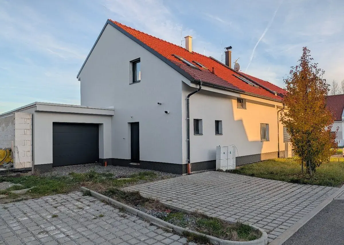 Prodej rodinného domu 171 m², pozemek 734 m² Hrušky u Brna