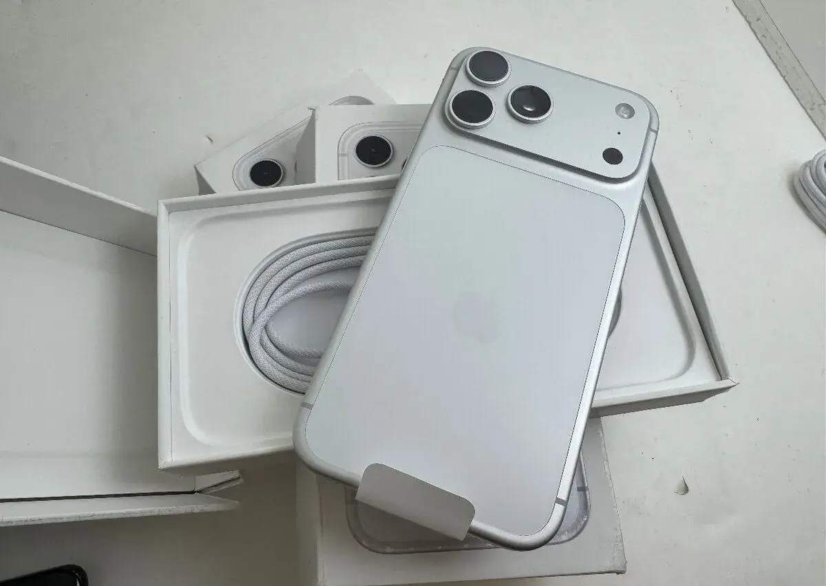 Nový iPhone 17 Pro Max 256gb silver. Osobni odber Praha 1.