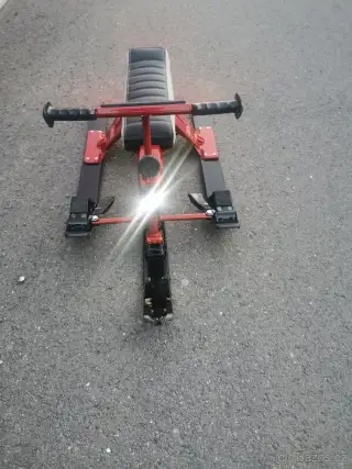 Tento zrenovovany skibob cuk a gek