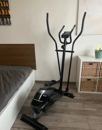 Eliptický trenažér / Orbitrek HouseFit – skvělý stav