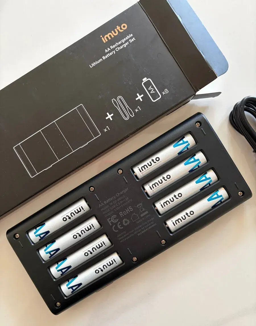 Nabíječka Li-ion 1.5V baterií + 8ks AA baterií