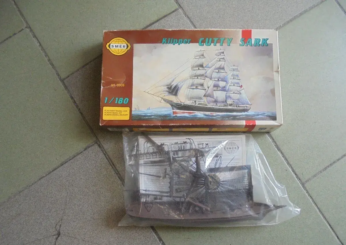 Plastový model lodi