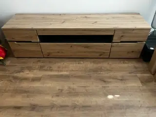 Komoda pod TV