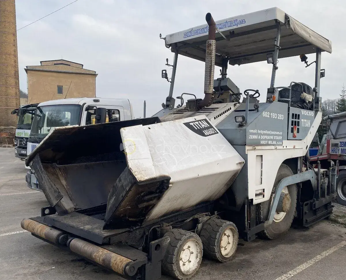 Finišer Volvo Titan 6870