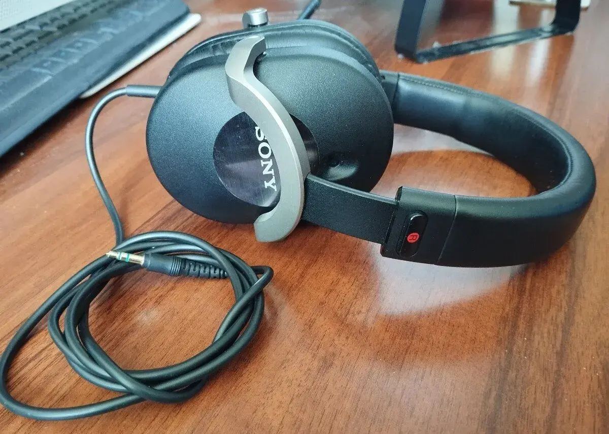 Sony MDR-ZX700 (aktuální 25.10.2026)