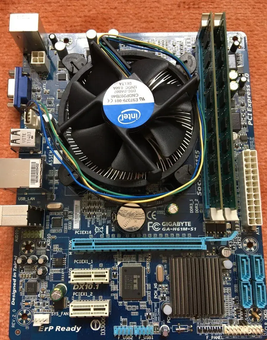 GigaByte GA-H61M-S1, i3-2130, 4G DDR3, GF 7600GS + zdroj