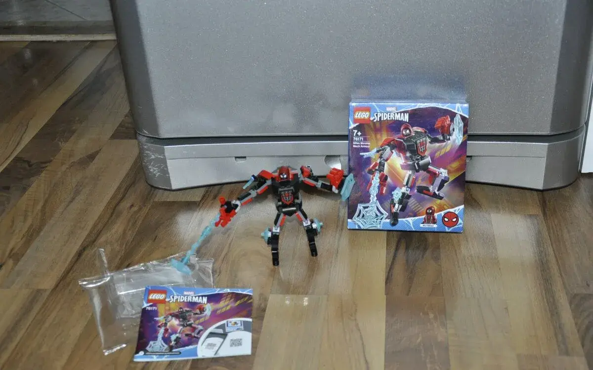 LEGO Super Heroes 76171, Miles Morales v obrněném robotu