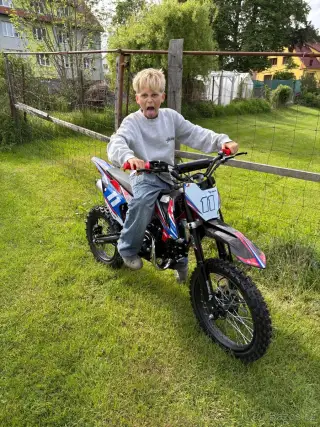 Dirt bike pit bike