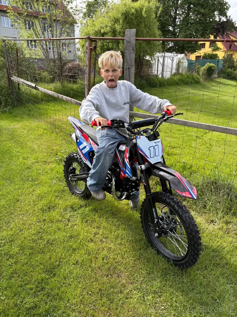 Dirt bike pit bike