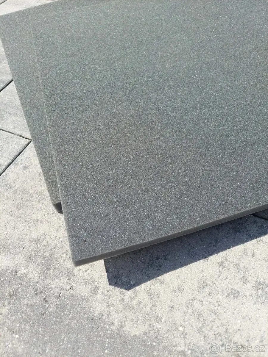 Zvukový absorbér C461 PUR pěna samolepící 60x60x2 cm